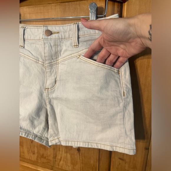 Universal Thread Vintage Midi Denim Shirts Cream w/Tan Thread Accents Size 2 - Picture 5 of 12